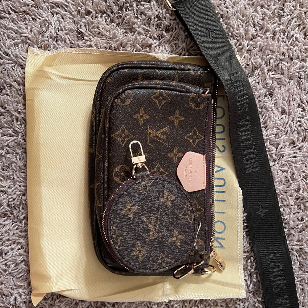 This Crossbody beauty! - Picture 3 of 3